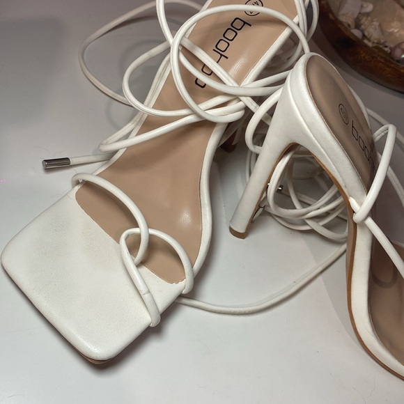 White heels - Picture 4 of 4